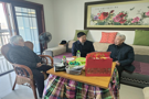 区纪委监委春节前上门走访慰问退休干部