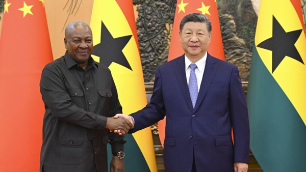 习近平分别会见加纳总统、多米尼克总统、莫桑比克总理、冰岛总统、斯里兰卡总理