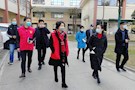 战疫一线 红马甲主动担当 助力复工复产